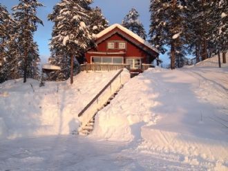 Lapplands Pärla – Abborrgrubbans Gård i Arvidsjaur stuga i snö